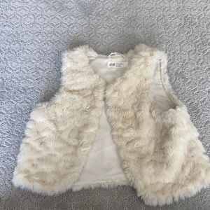 EUC H&M faux fur vest in cream